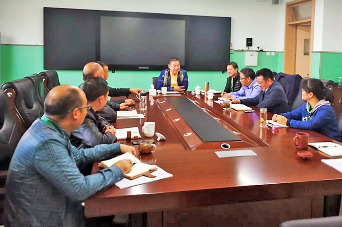 張?zhí)炫喽麻L組織召開學校工作會議